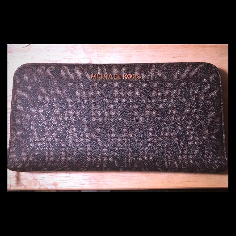 LARGE Micheal Kors wallet